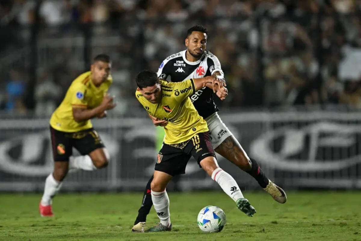 Jair em jogo contra o Melgar