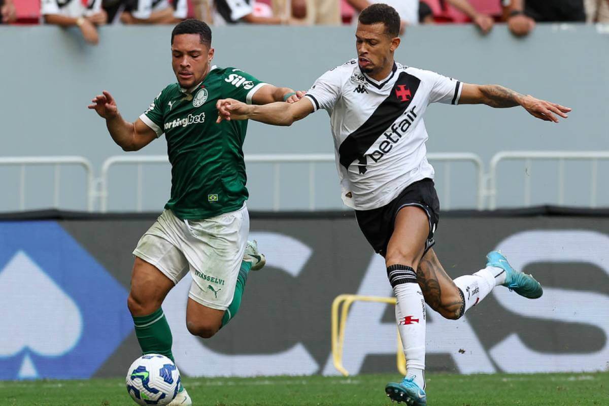 João Victor em jogo contra o Palmeiras