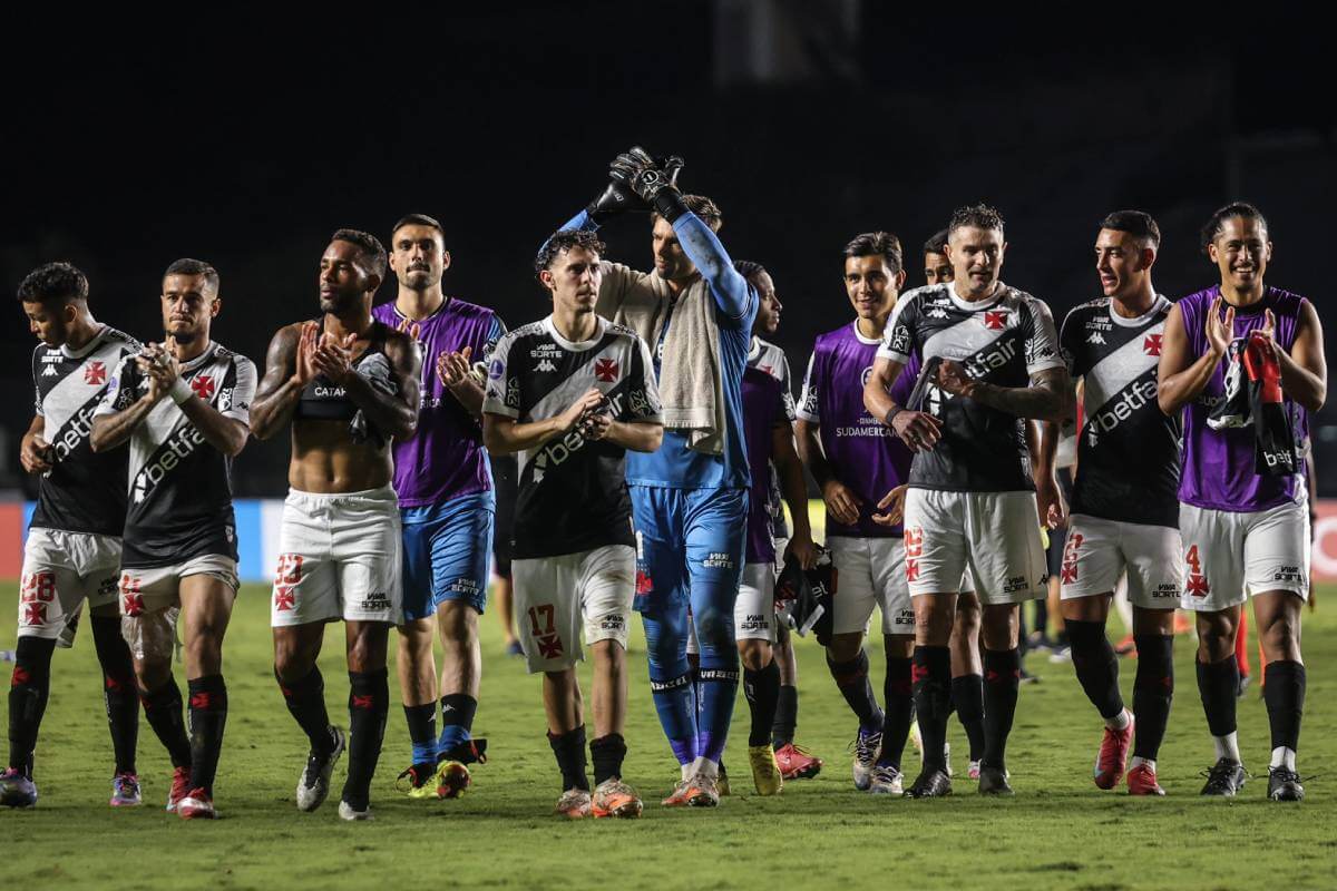 Jogadores do Vasco após vitória contra o Melgar