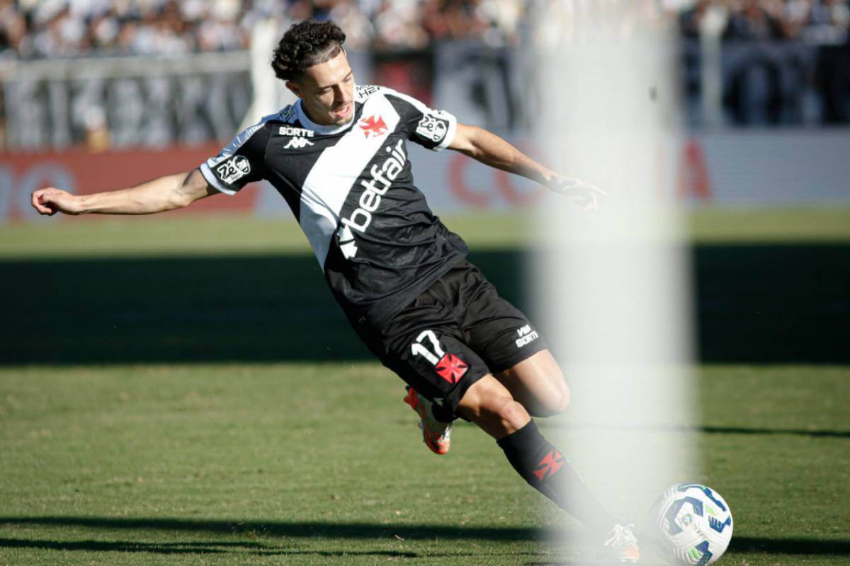 Nuno Moreira em jogo contra o Operário-PR