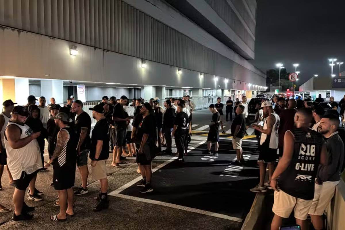 Torcida do Vasco no Galeão