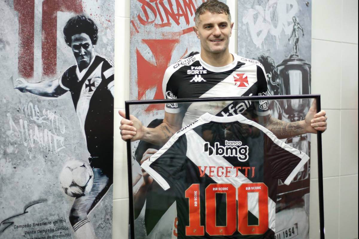 Vegetti completa 100 jogos com a camisa do Vasco