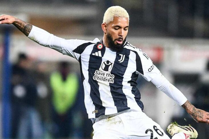 Douglas Luiz em ação pela Juventus