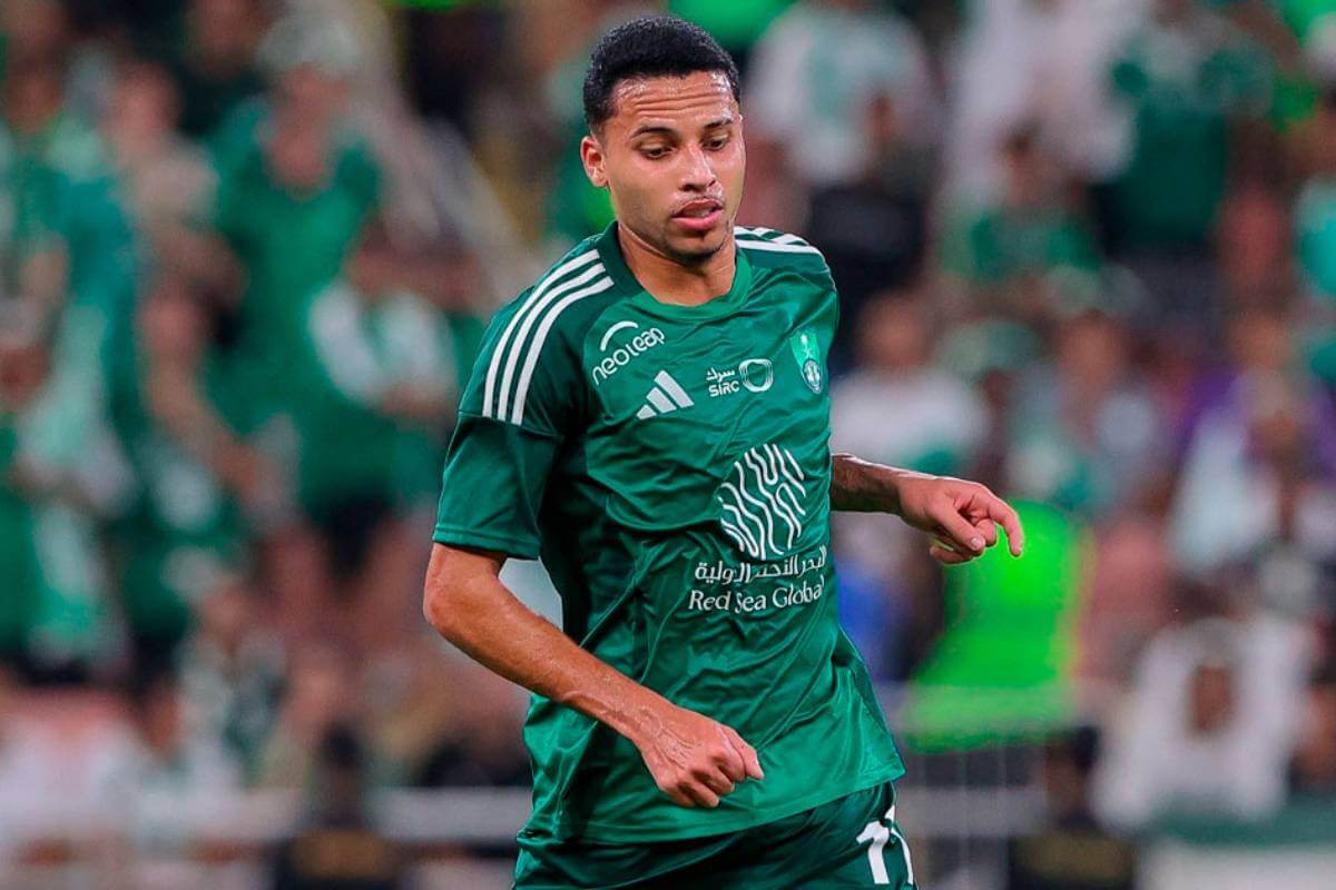 Alexsander, volante do Al-Ahli