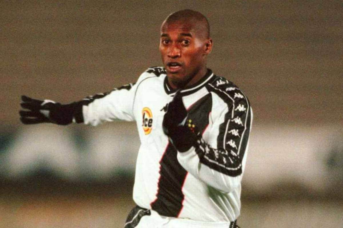 Géder em ação pelo Vasco na Copa Mercosul de 1999
