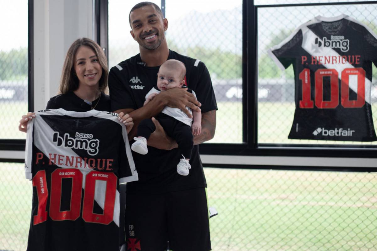 Paulo Henrique com a esposa e o filho