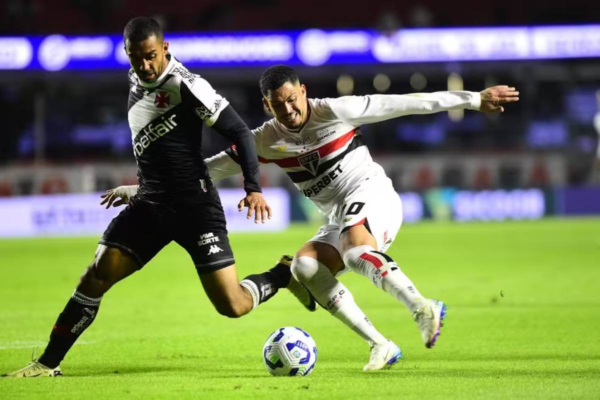 Paulo Henrique em jogo contra o São Paulo