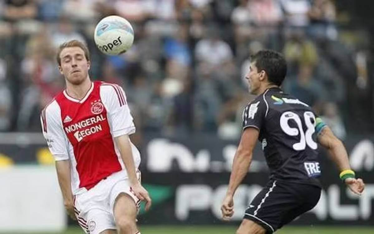 Pedrinho dá chapéu em Eriksen, do Ajax