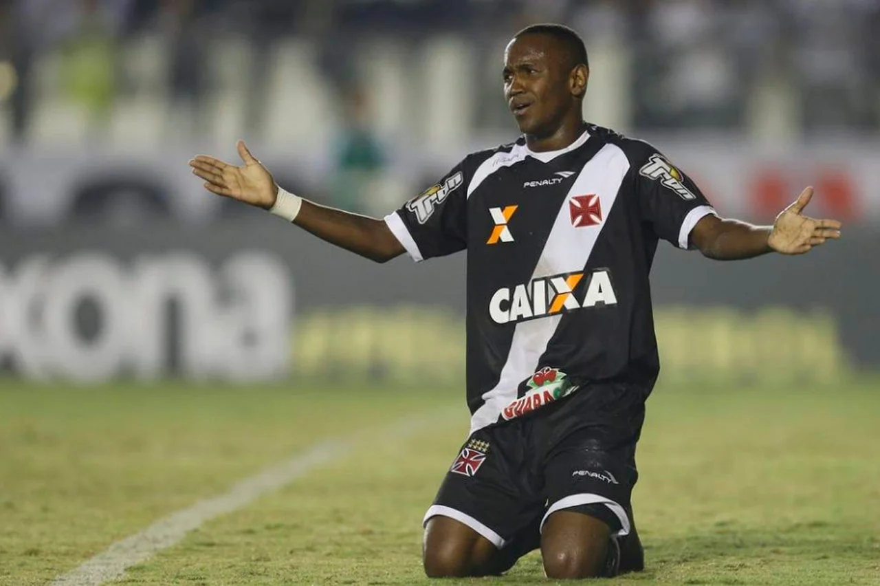 Yago em ação quando defendia as cores do Vasco, clube que o revelou