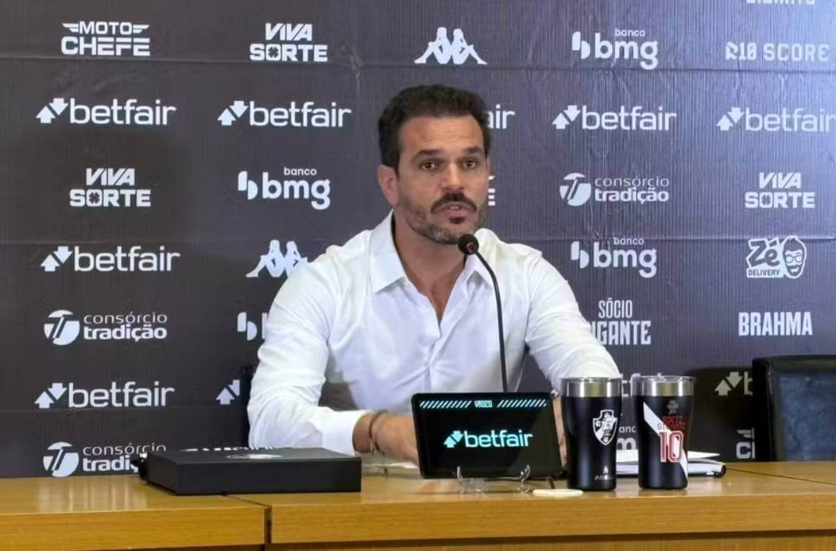 Admar Lopes em entrevista coletiva no Vasco