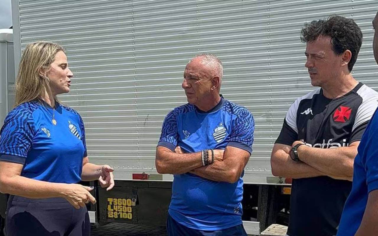 Presidente do CSA e Marcio Fernandes recebem Diniz no CT