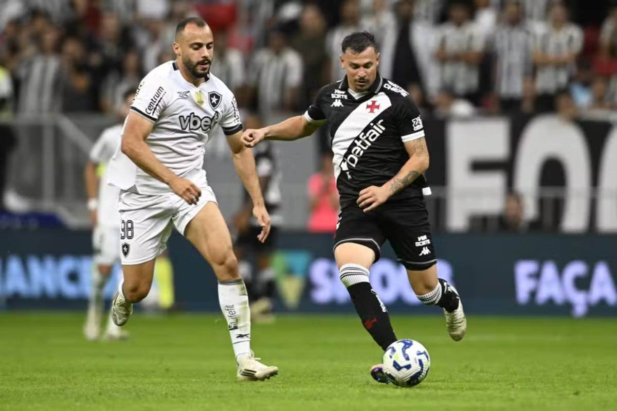 Hugo Moura em jogo contra o Botafogo