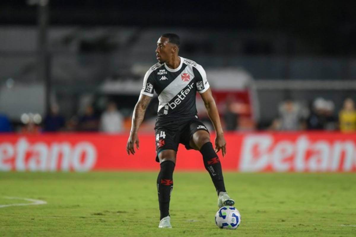 Luiz Gustavo em ação pelo Vasco
