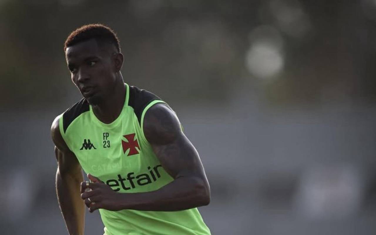 Thiago Mendes em treino do Vasco