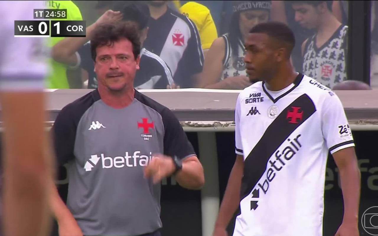 Bronca de Diniz em Rayan durante Vasco x Corinthians