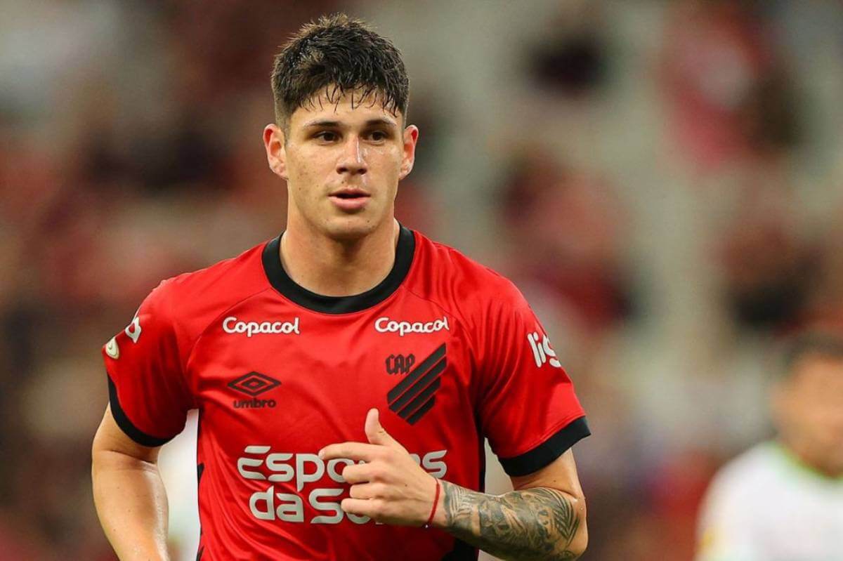 Vasco tenta investida em meia do Athletico-PR, que rejeita 