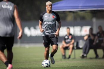 Cauan Barros em treino do Vasco