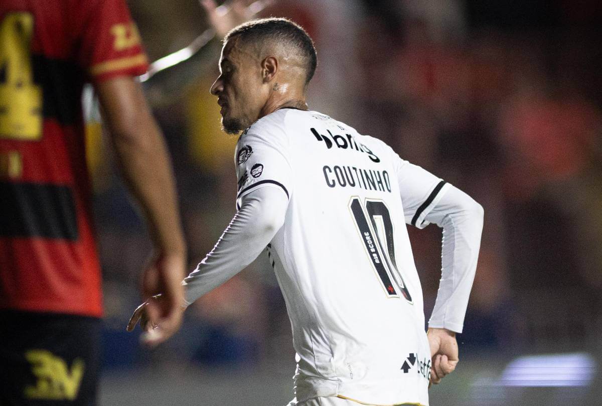 Coutinho em jogo contra o Sport