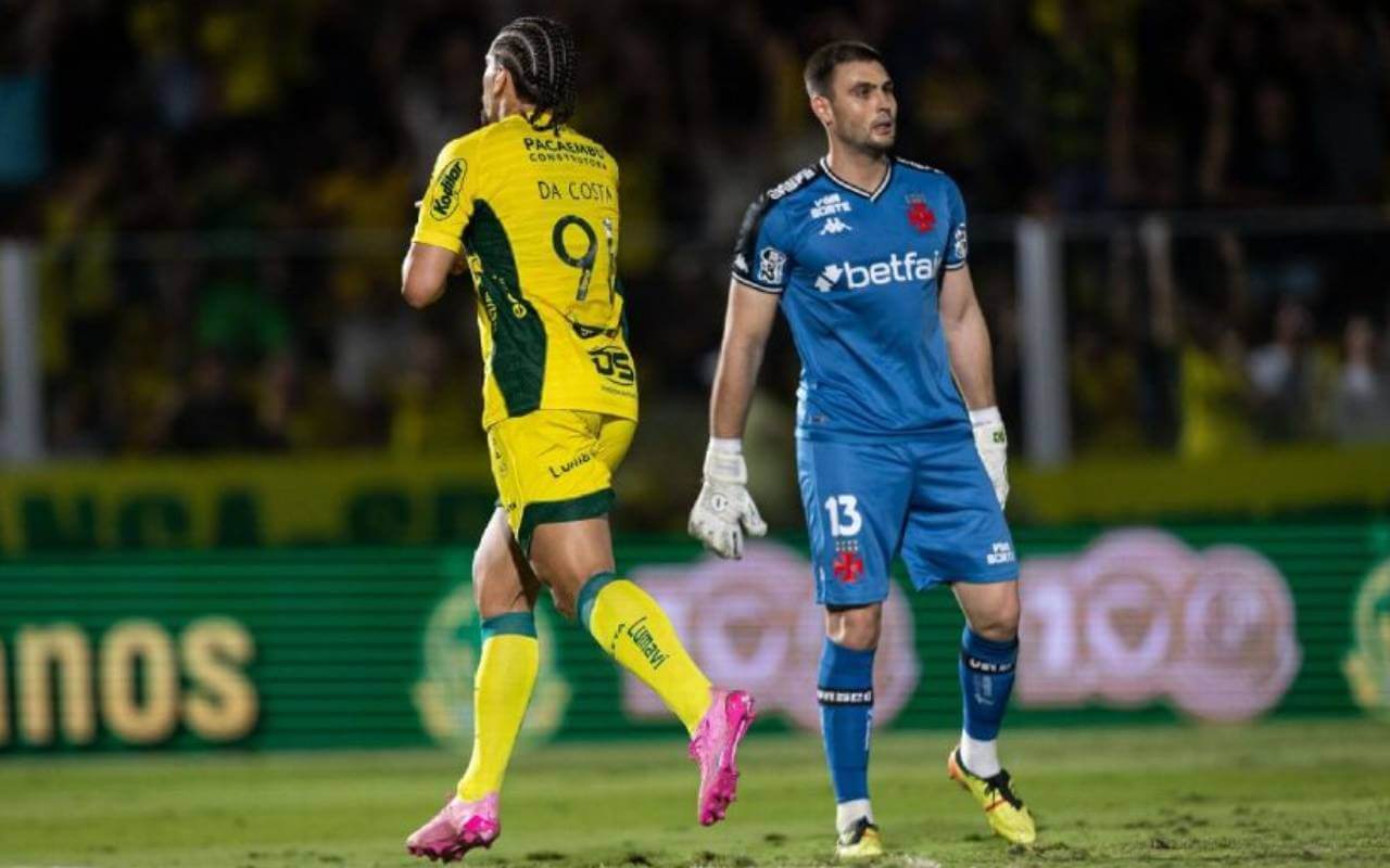 Daniel Fuzato em jogo contra o Mirassol