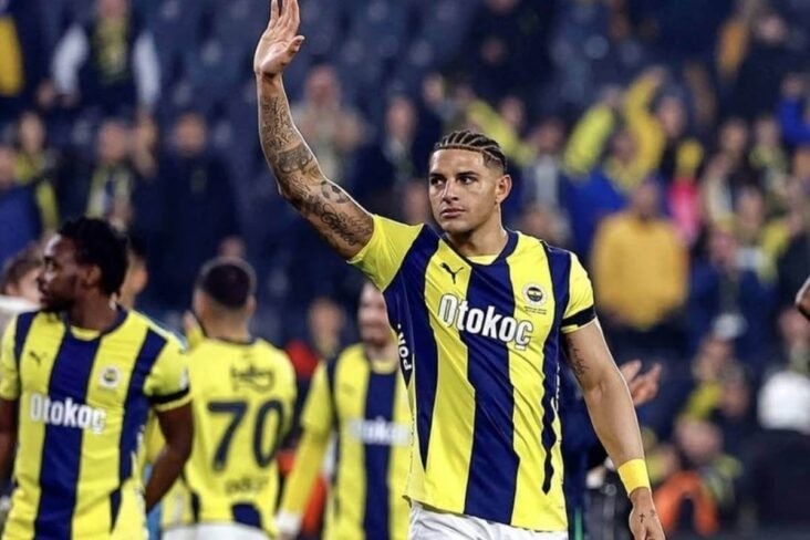 Zagueiro Diego Carlos, do Fenerbahçe