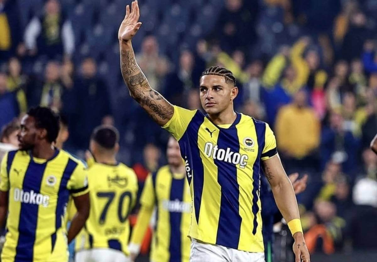 Zagueiro do Fenerbahçe é oferecido e Vasco analisa contratação