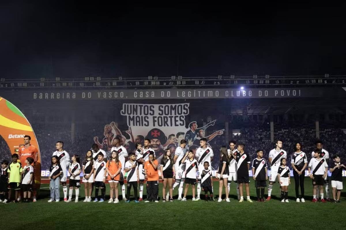 Torcida vascaína fez a festa em Vasco x CSA
