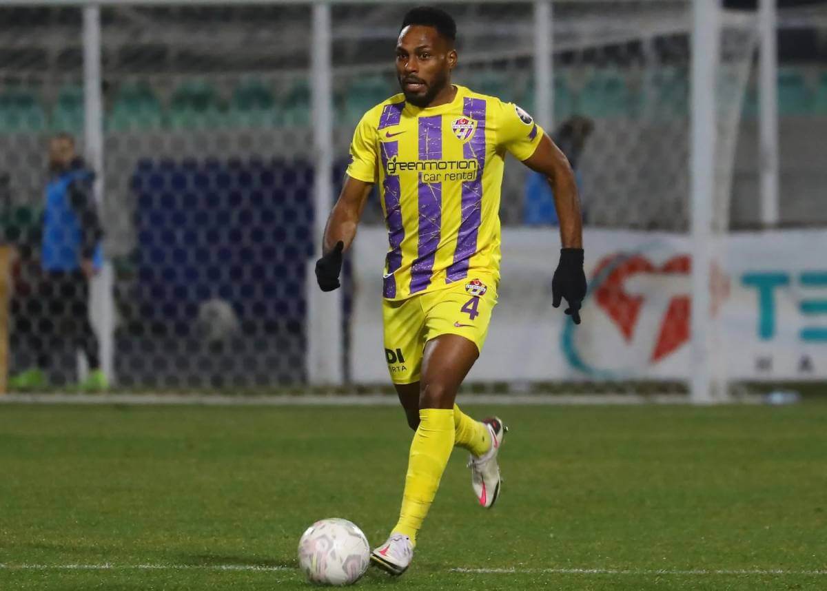Luccas Claro em jogo pelo Eyüpspor