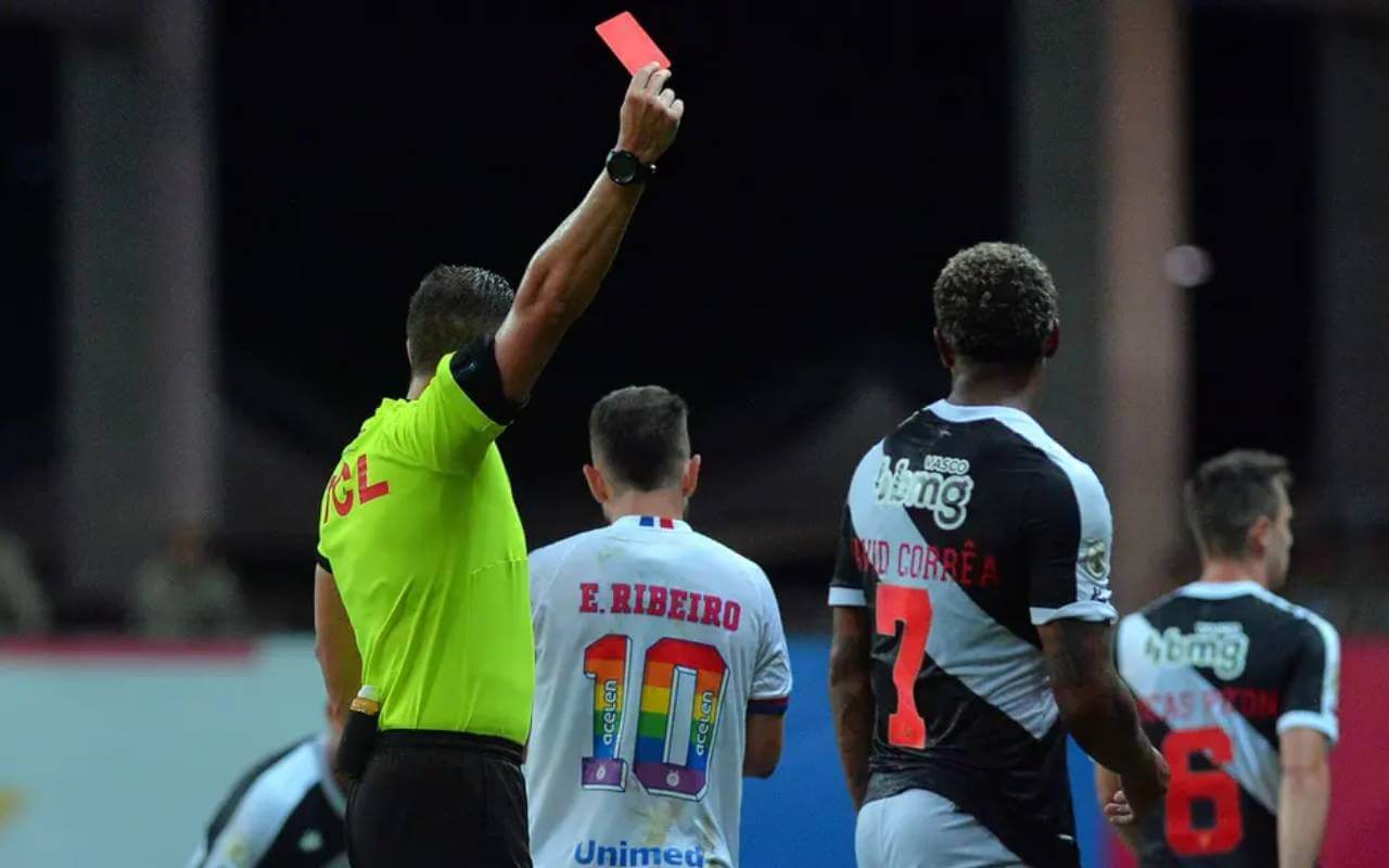 João Vitor Gobi expulsa David contra o Bahia