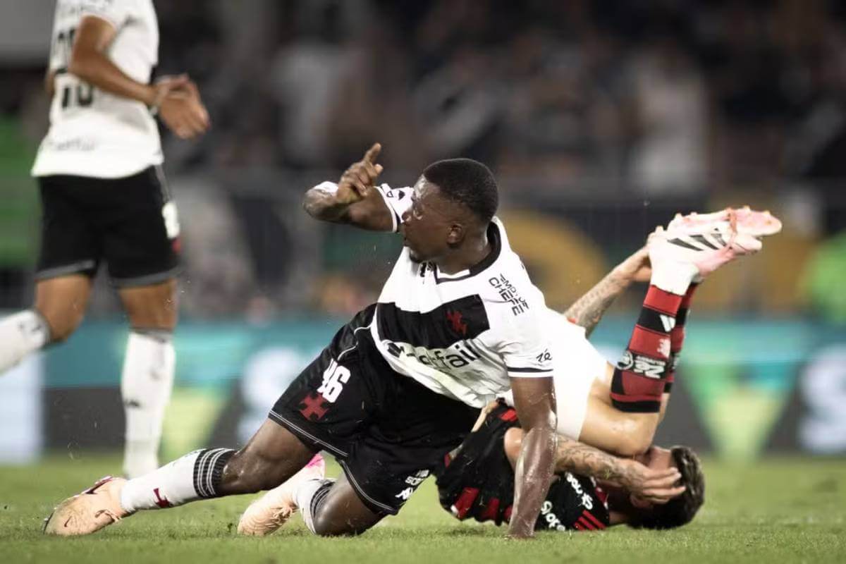 Carlos Cuesta em Vasco x Flamengo