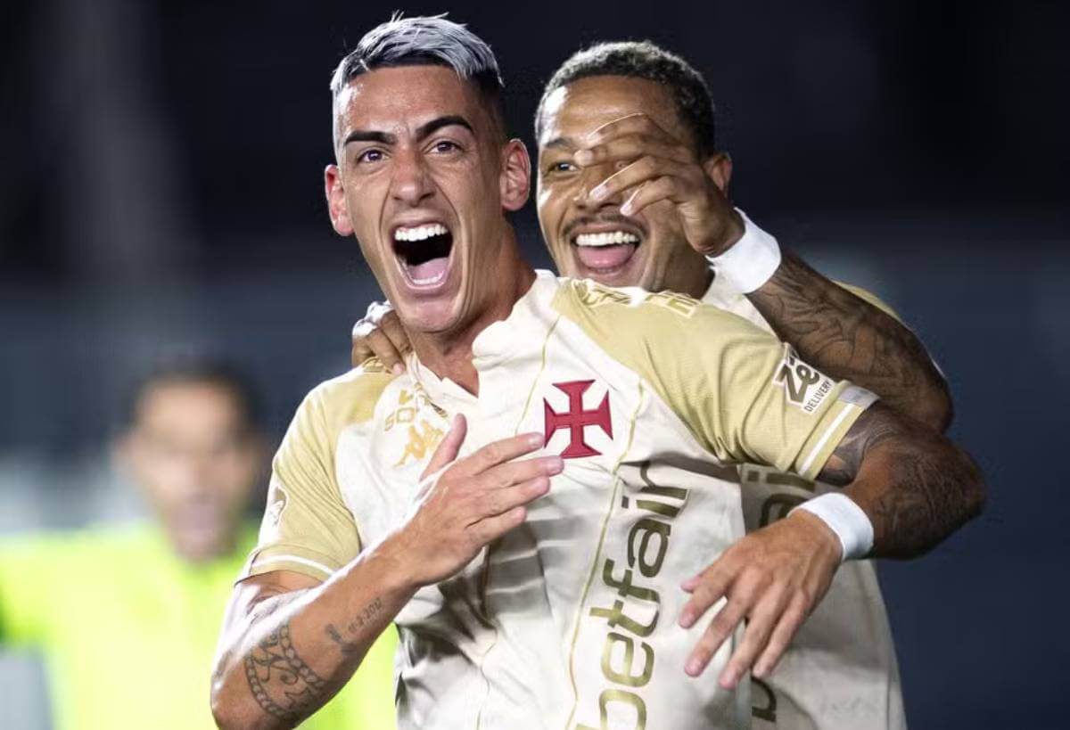 Puma comemorando gol contra o Bahia