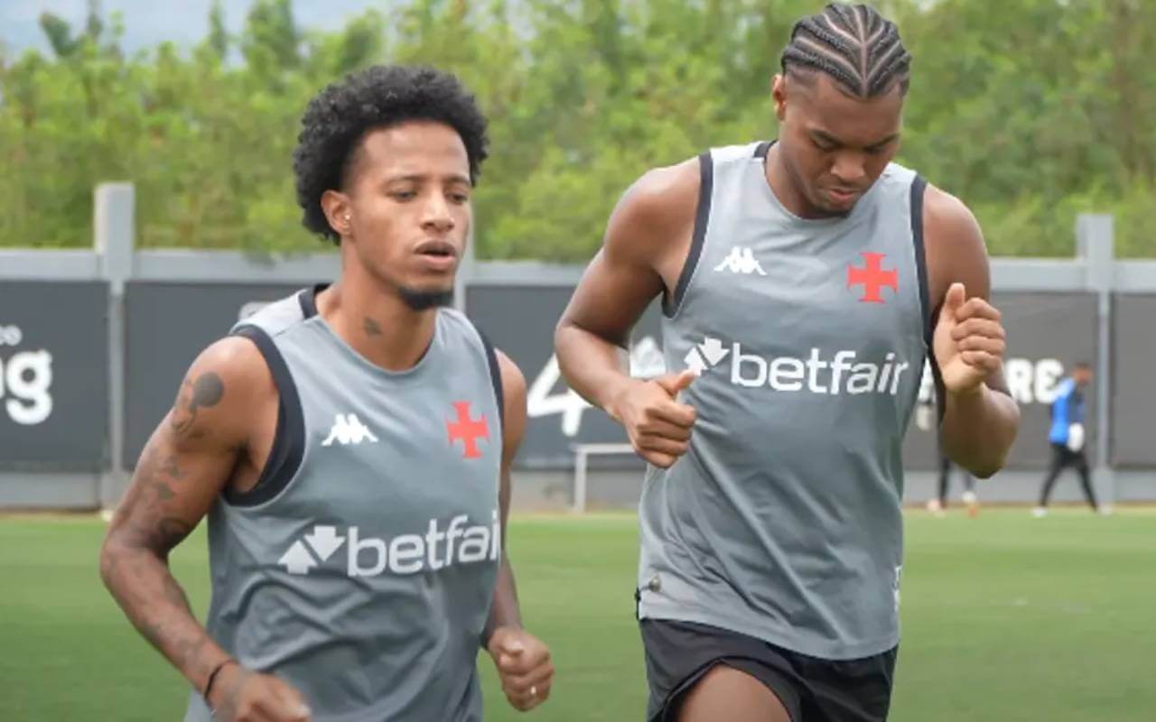 Tchê Tchê e GB em treino do Vasco