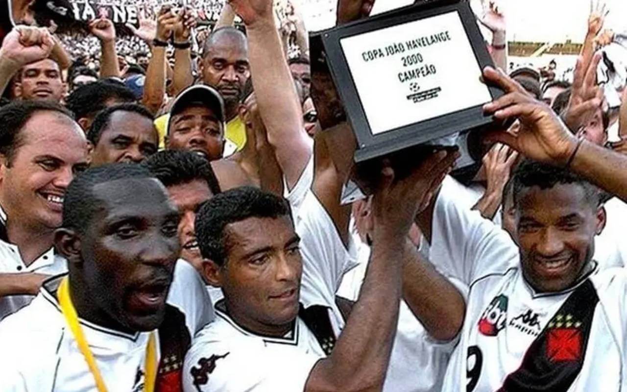 Time do Vasco com a taça João Havelange de 2000
