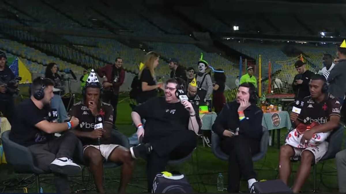 Jogadores do Vasco comemoram aniversário de Cazé