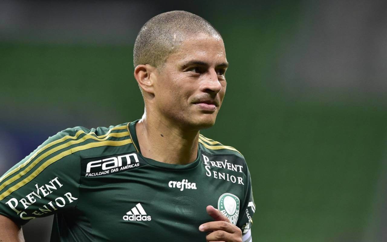 Alex, quando jogava pelo Palmeiras
