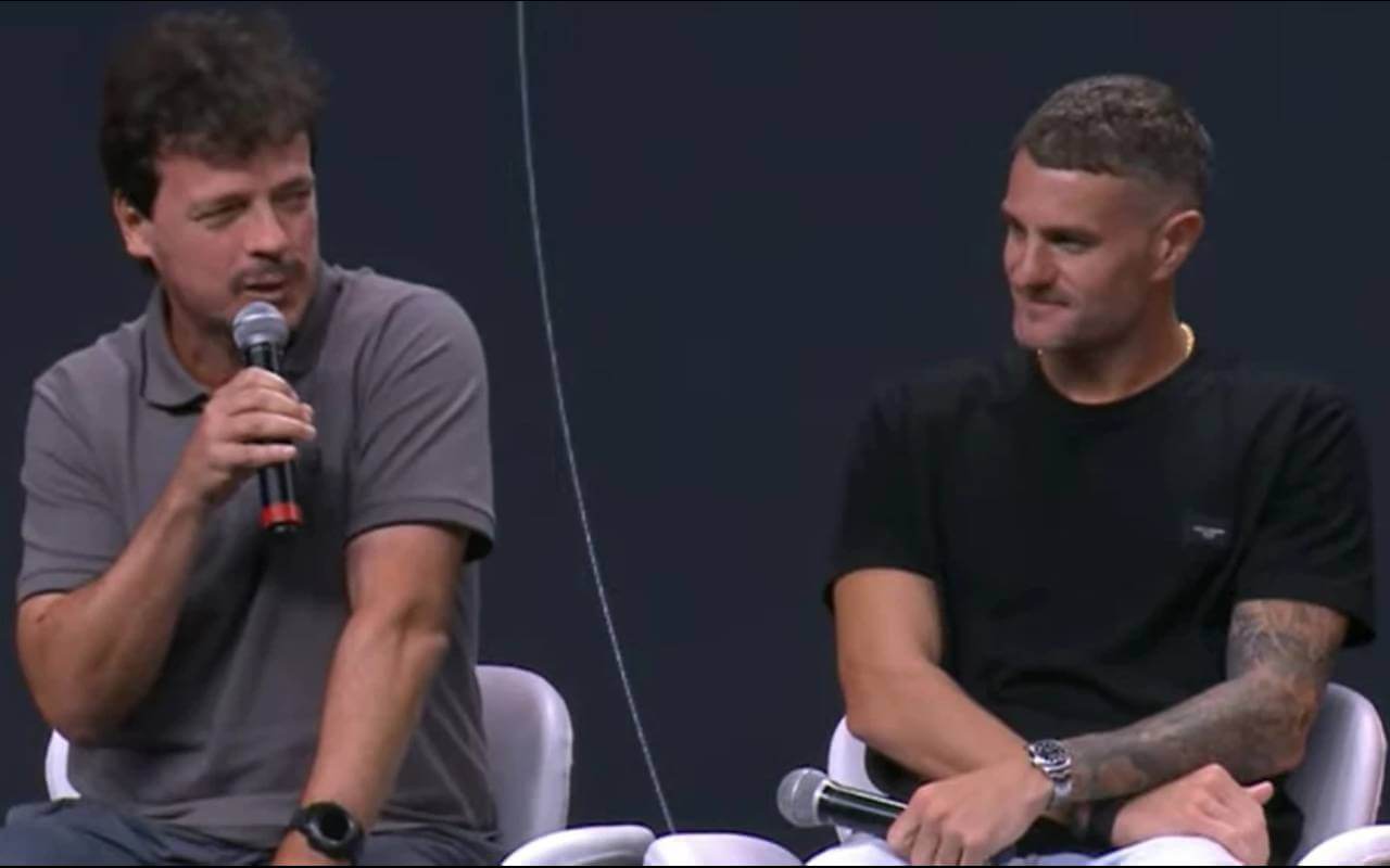 Fernando Diniz e o atacante Vegetti