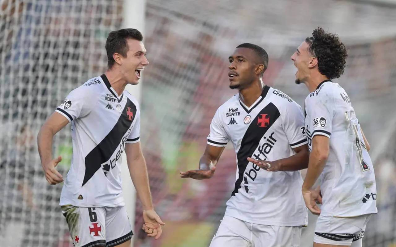 Rayan revela conversa com Coutinho antes de pênalti decisivo contra o Vitória 