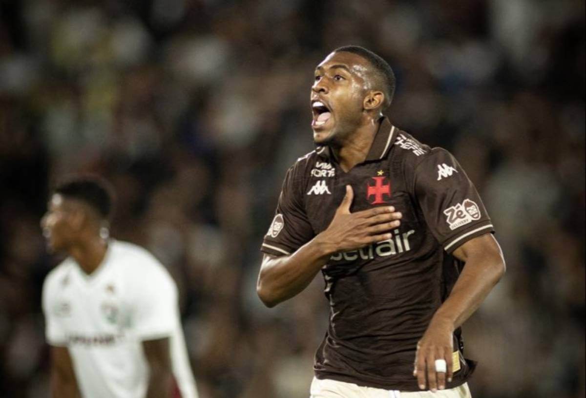 Rayan festejando gol contra o Fluminense no Maracanã