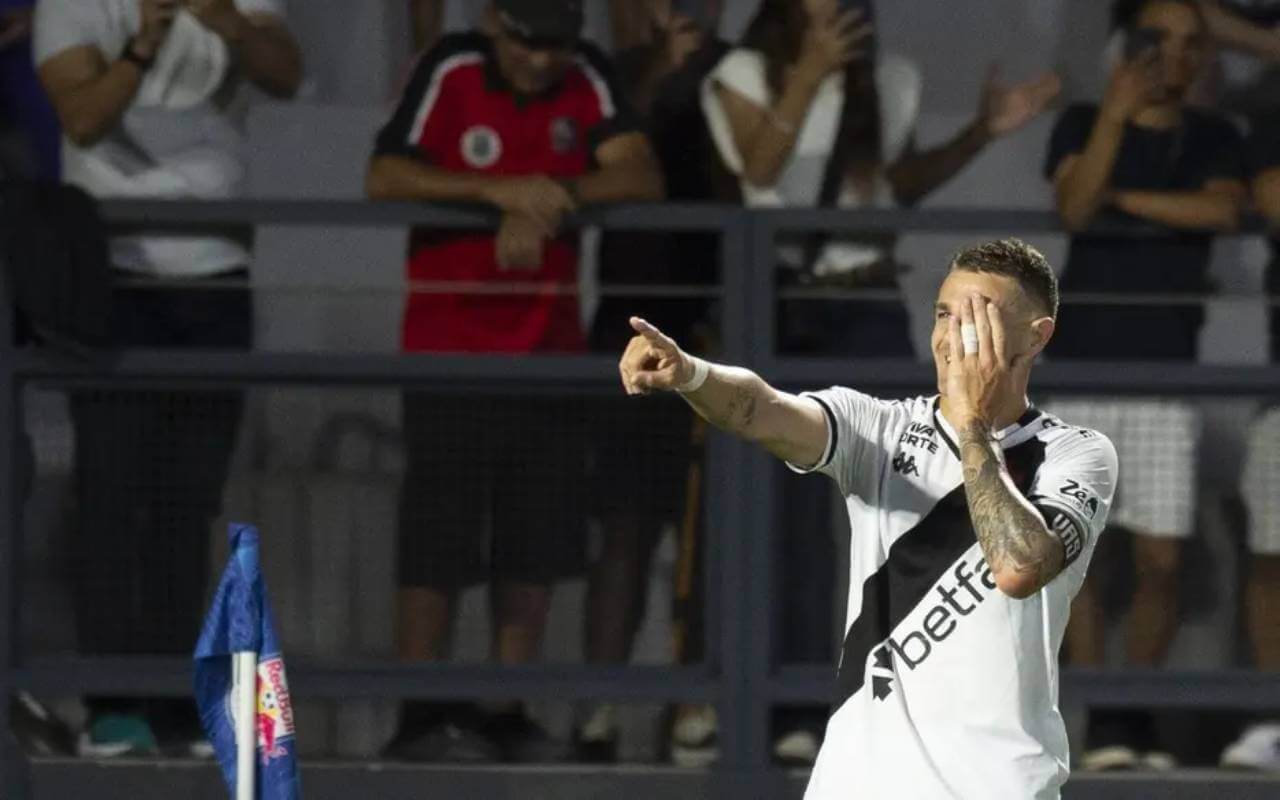 Vegetti em gol contra o Bragantino