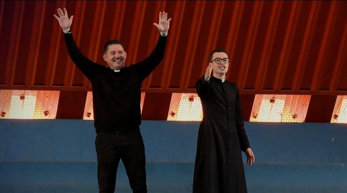 Padre Marcus Alcântara viralizou nas redes sociais ao rezar por times de futebol