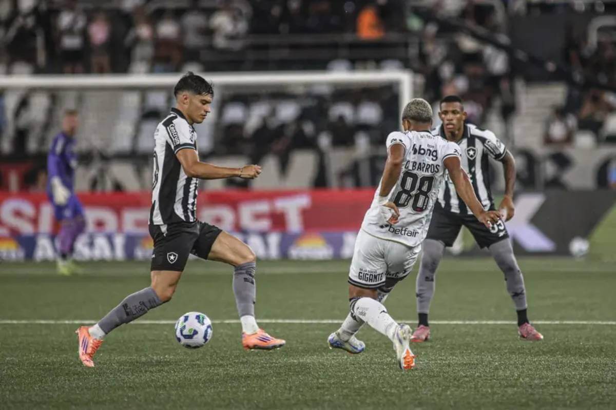 Cauan Barros em clássico contra o Botafogo