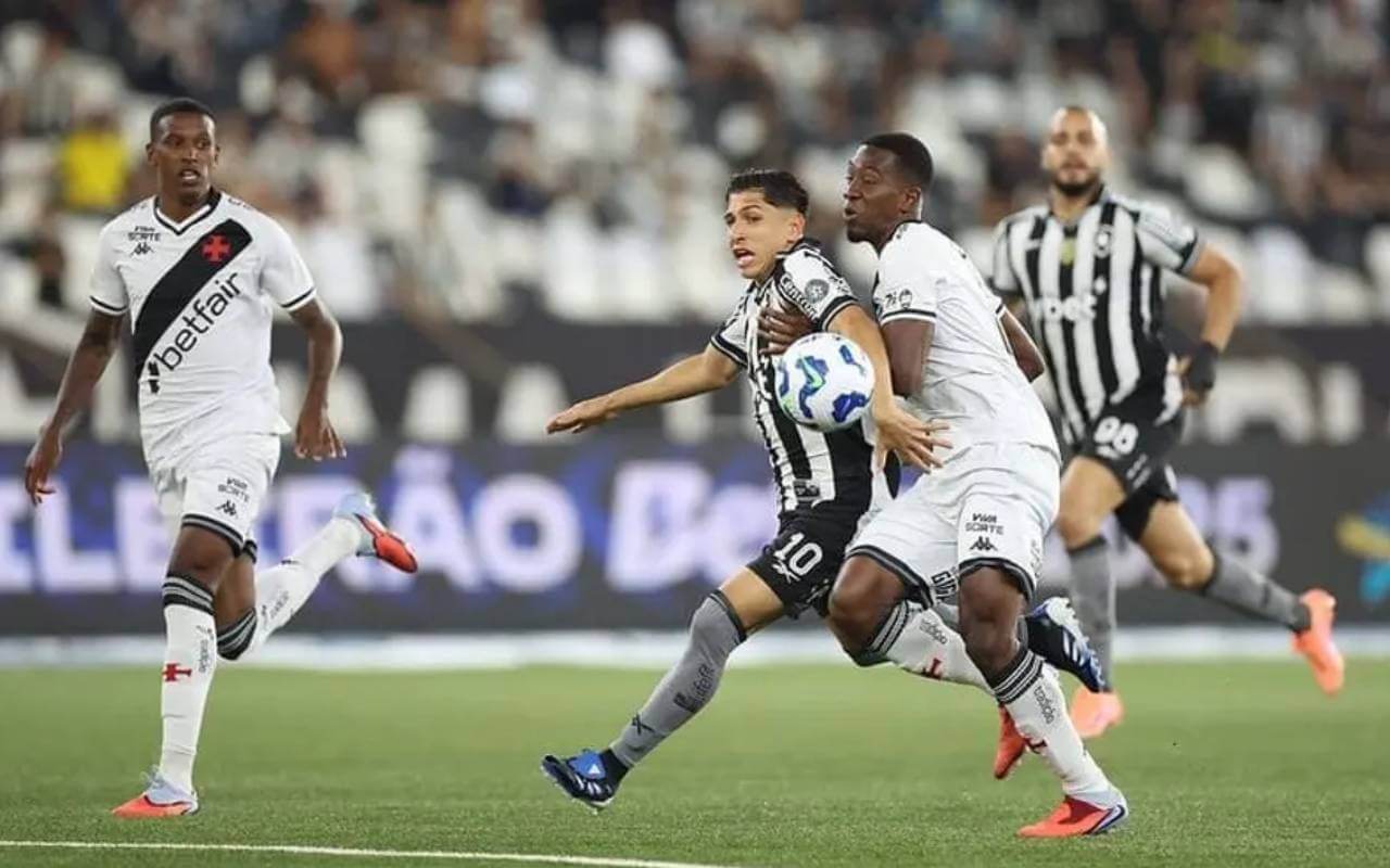 Carlos Cuesta em clássico contra o Botafogo