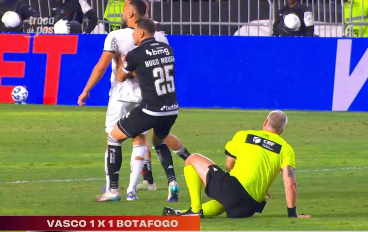 Daronco foi derrubado por Jair em Vasco x Botafogo