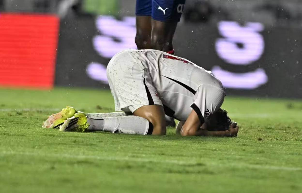 Nuno Moreira lamenta gol perdido contra o Bahia