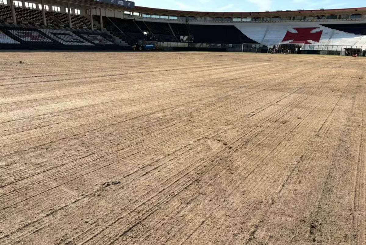 Estádio de SJ após remoção do gramado