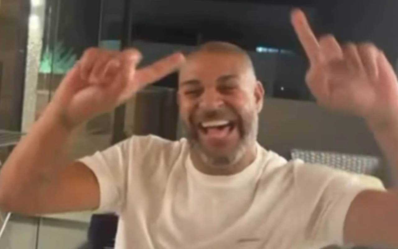 Adriano Imperador zoa o Vasco