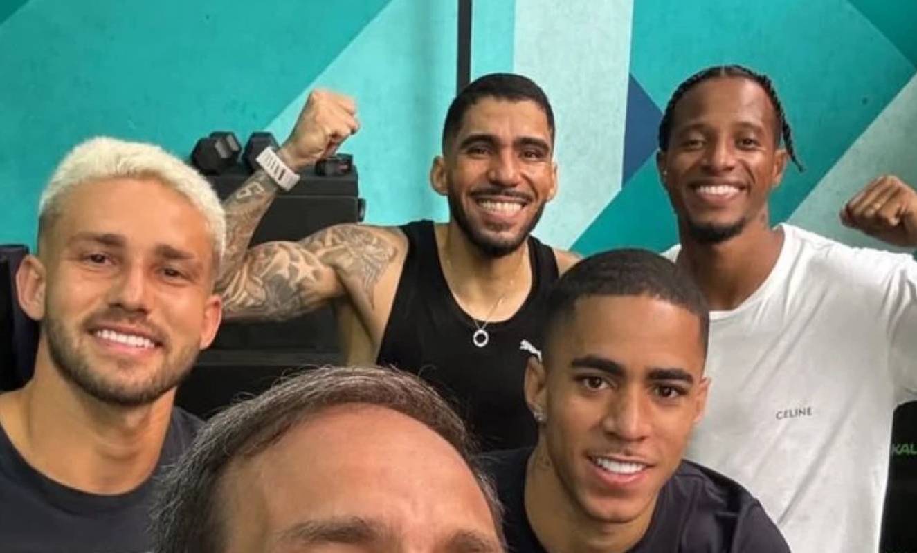 Tchê Tchê e Allan durante treino