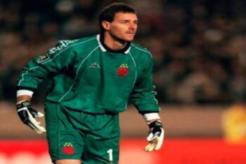 Carlos Germano vestido a camisa verde do Vasco