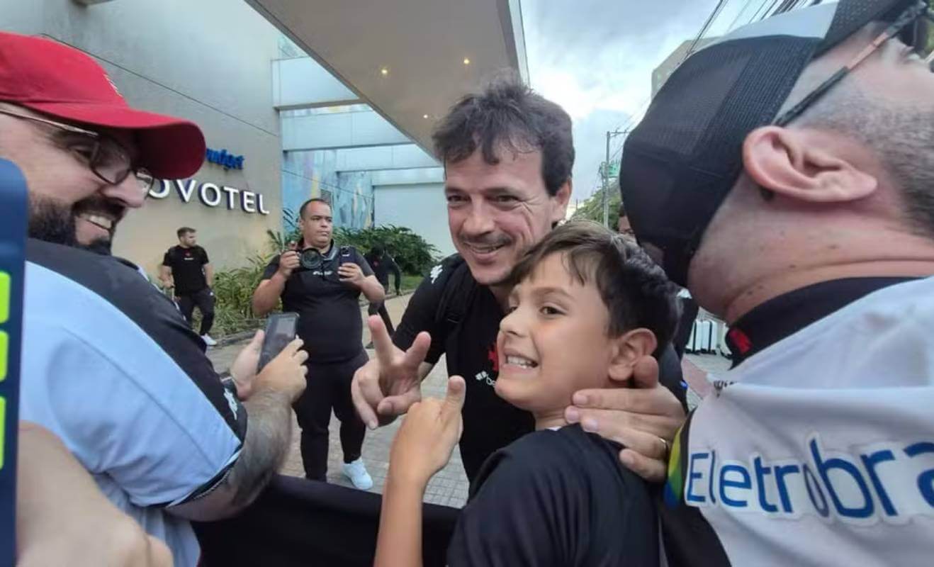 Diniz na chegada do Vasco a Belo Horizonte