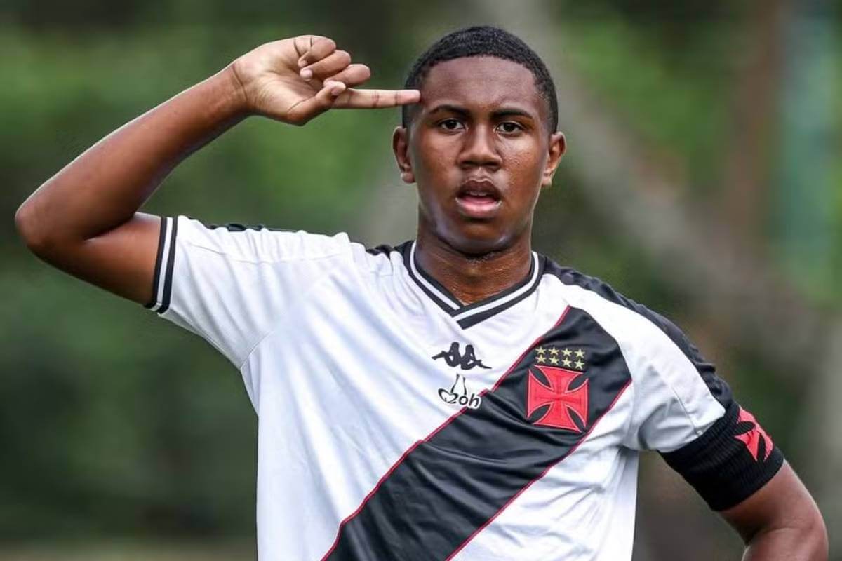 Isaque Madeira, volante do Sub-15 do Vasco
