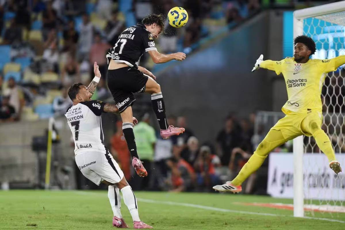 Nuno Moreira em gol contra o Corinthians